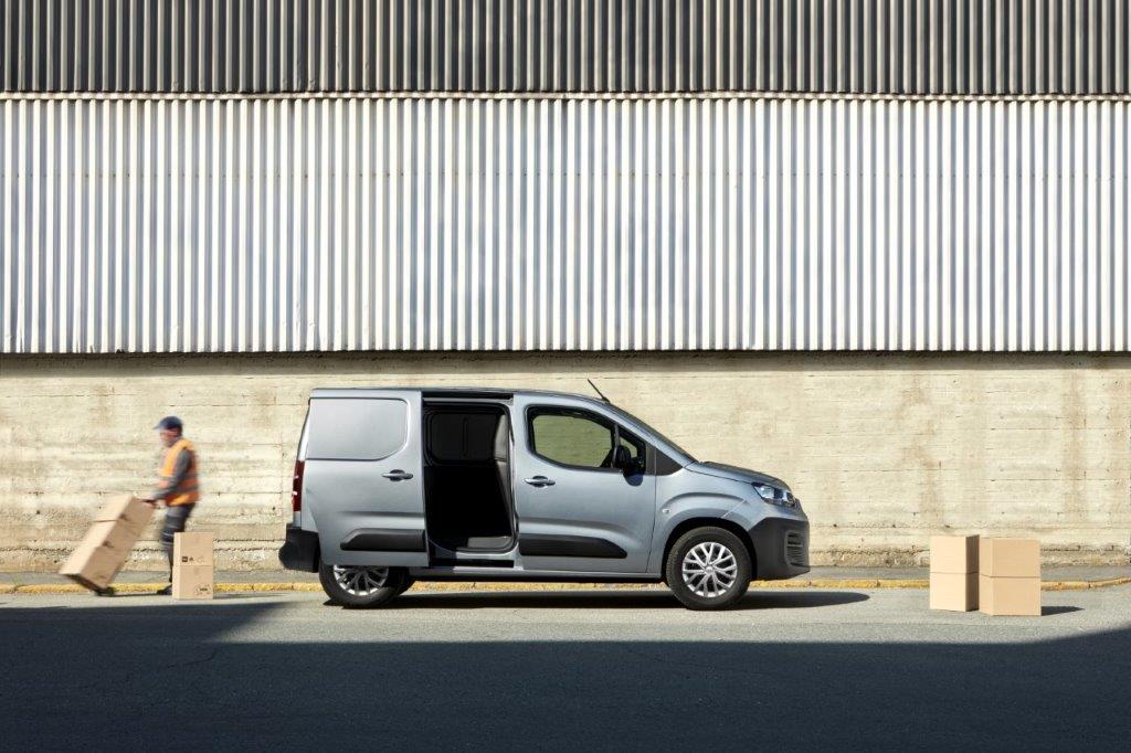 Fiat doblo 2022 4 - nouveau e-doblò de chez fiat professional : tout ce que vous devez savoir sur cet utilitaire polyvalent et moderne