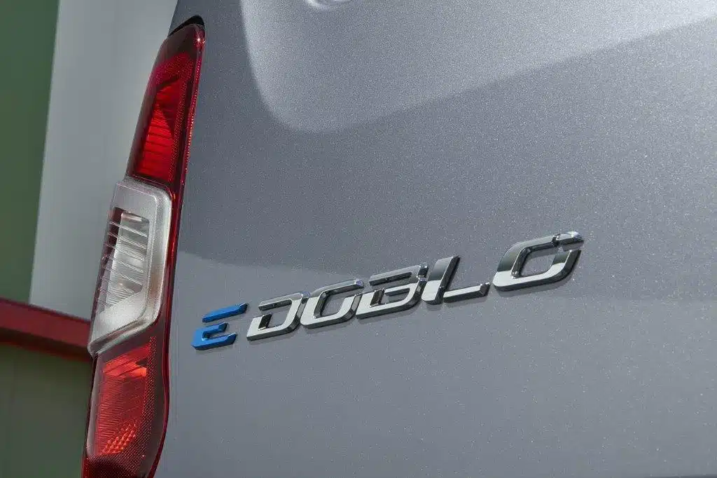 Fiat doblo 2022 6 - nouveau e-doblò de chez fiat professional : tout ce que vous devez savoir sur cet utilitaire polyvalent et moderne