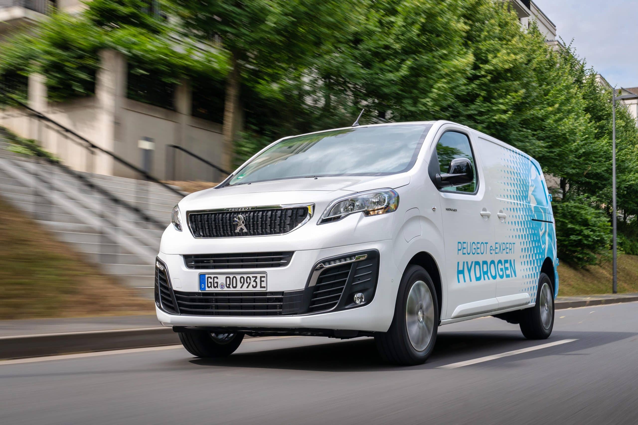 Peugeot expert hydrogene 1 scaled - l’e-expert hydrogen de chez peugeot : une réalité pour les pros !