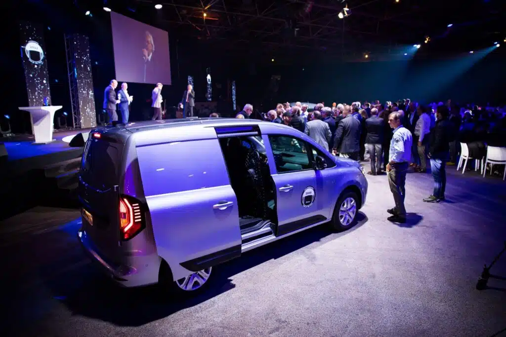 Renault kangoo van van of the year 2 - le nouveau renault kangoo van séduit le jury !