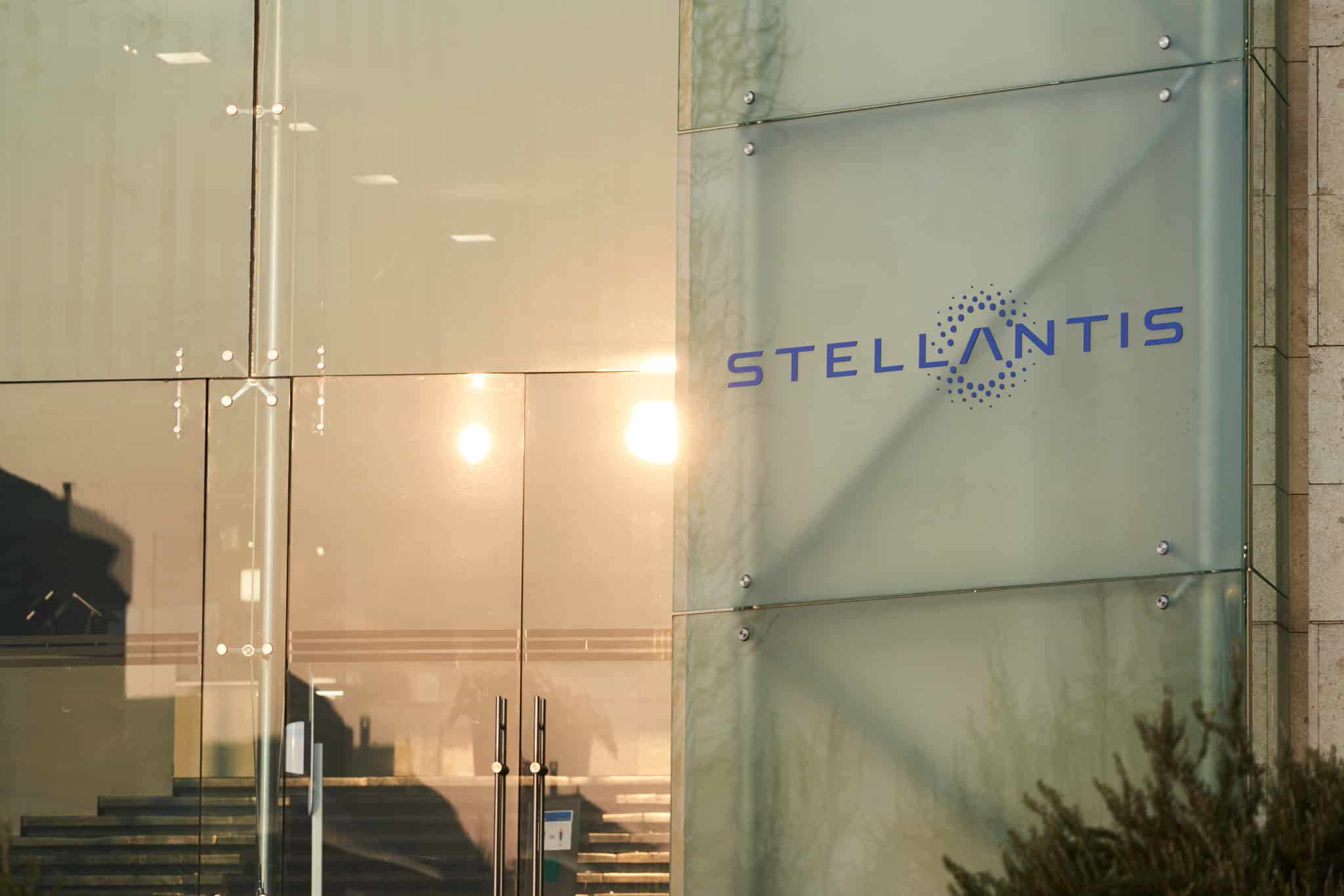 Stellantis usine 2022 - transformation électrique : stellantis passe à l’action en italie