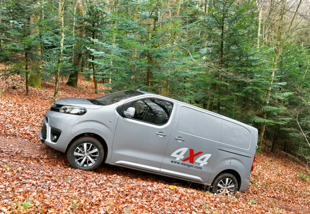 Toyota proace dangel 2022 - dossier véhicules utilitaires : vu transformés, des modèles sur-mesure pour tous les métiers!