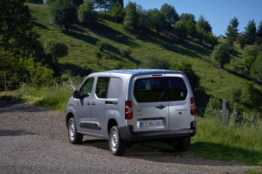 Toyota proace dangel 2022 2 - toyota et dangel : un partenariat solide et concret s’engage en 2022