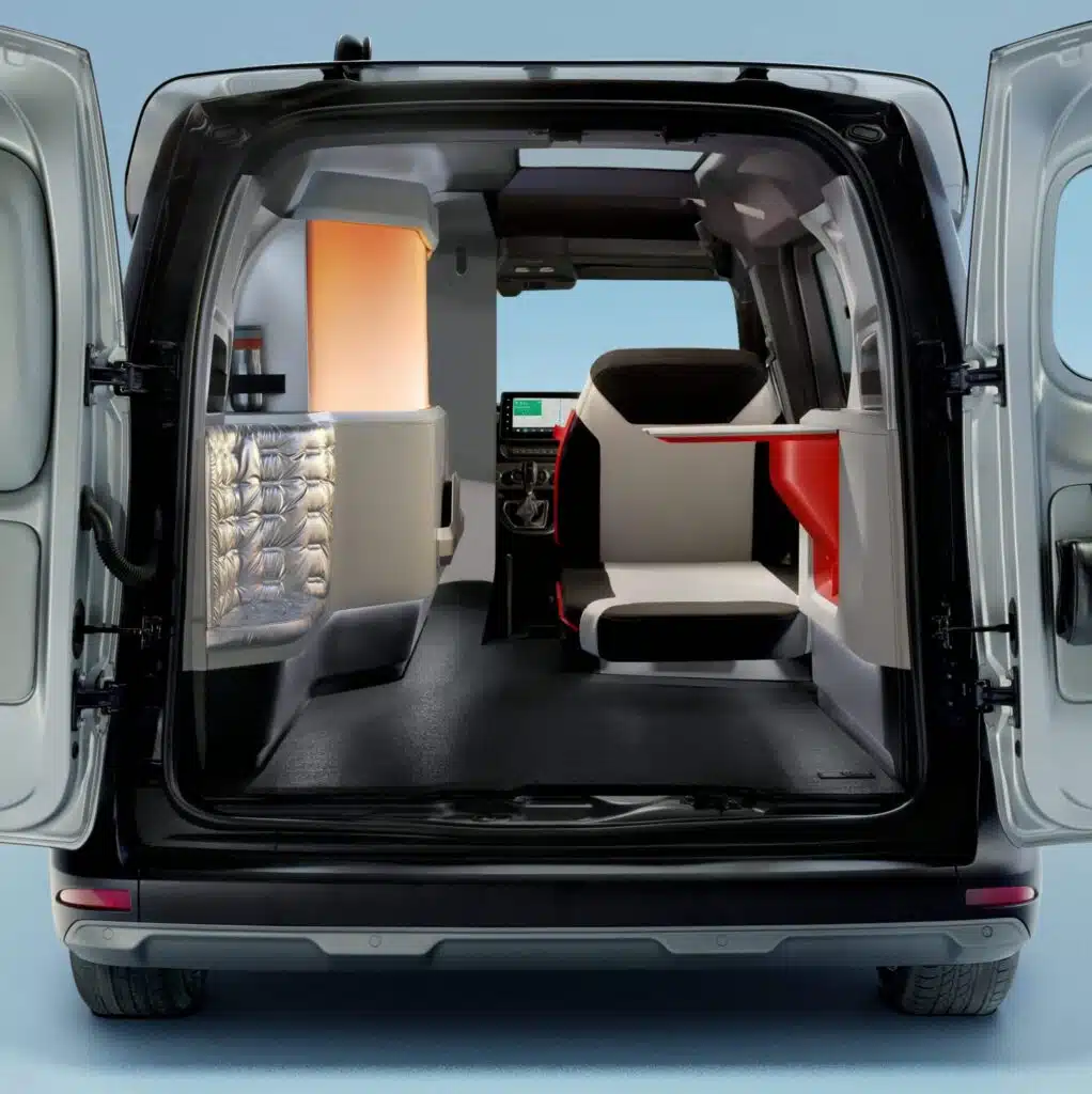 Showcar electrique hippie trafic van e tech electric renault - avec le nouveau trafic van e-tech electric, renault présente sa gamme utilitaire 100% électrifiée au salon iaa transportation d’hanovre