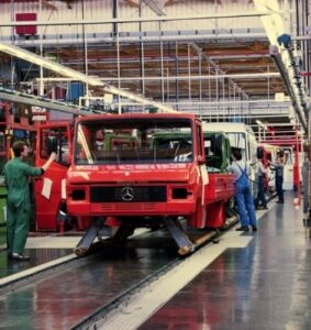 500 86f35 - 5 millions de fourgons mercedes : un cap symbolique pour l’usine de düsseldorf