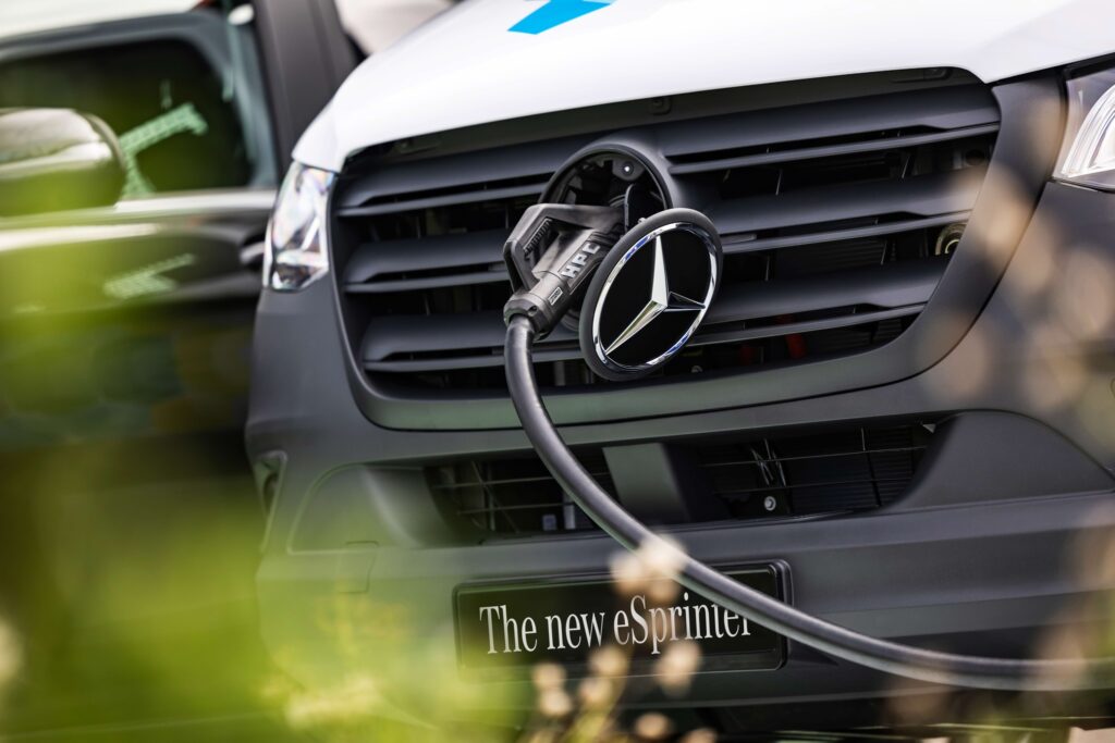 Mercedes espinter 2023 1 bd - mercedes-benz esprinter : place a la nouveauté !