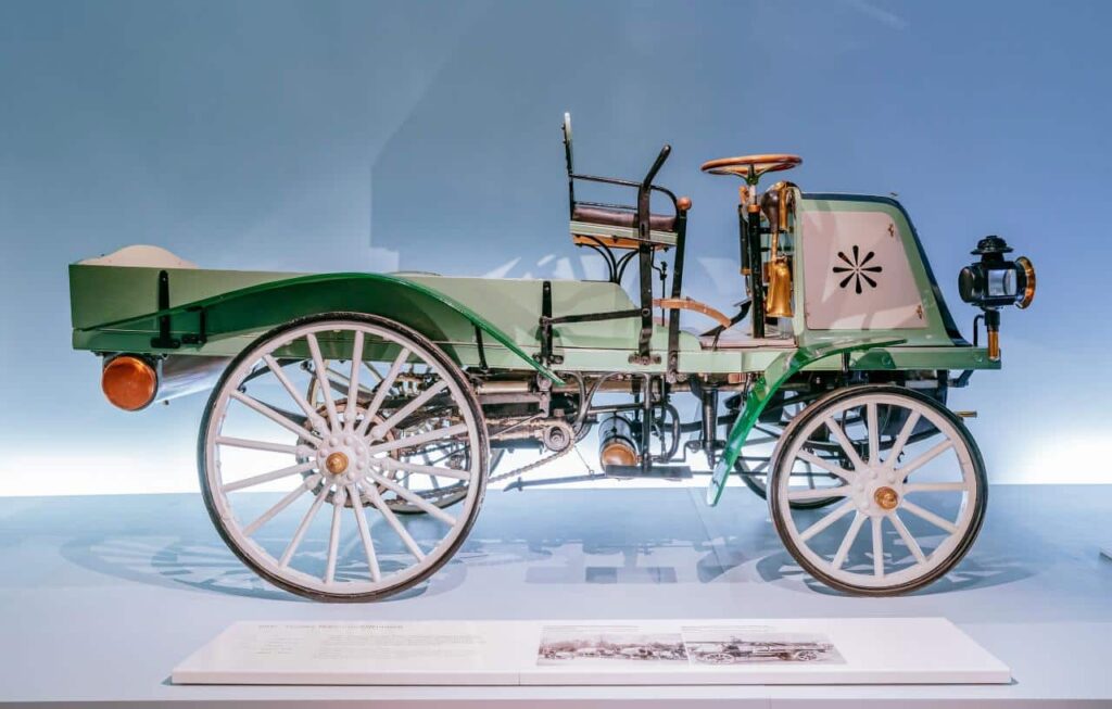 Daimler 1899 - leçon d’histoire : l’utilitaire daimler de 1899 au musée de stuttgart