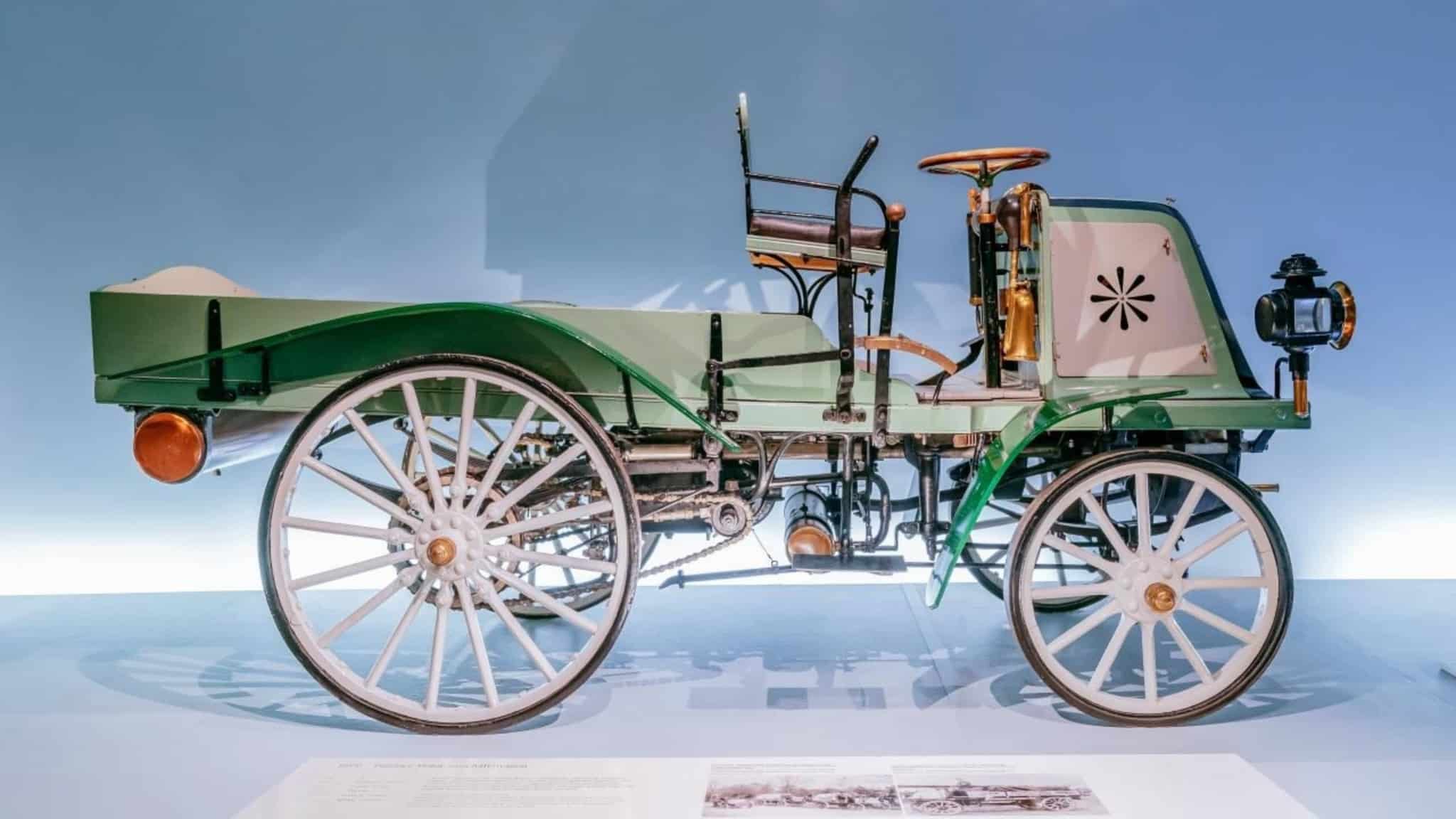 Leçon d’histoire : l’utilitaire daimler de 1899 au musée de stuttgart