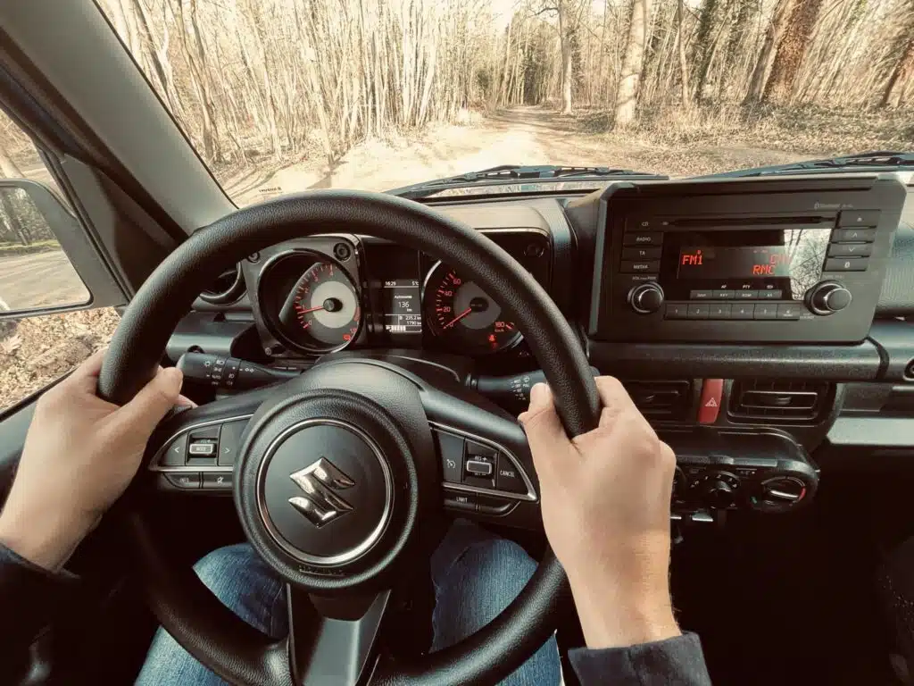 Suzuki jimny vu essai 32 1 - essai suzuki jimny vu : à la fois séducteur, baroudeur et travailleur !