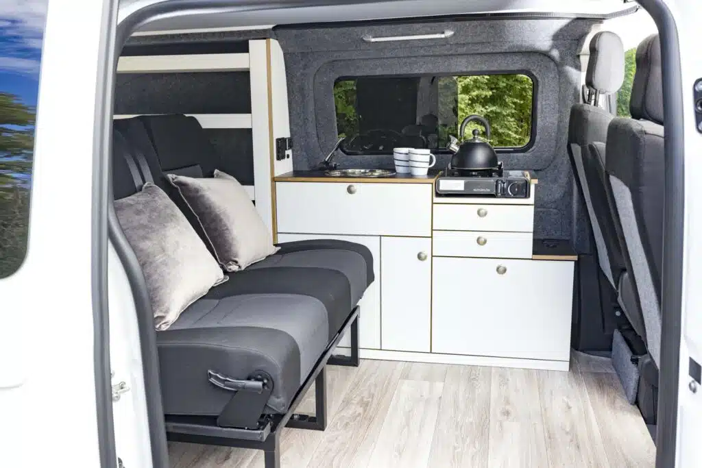 2145067 5sxl2k4xkb - opel vivaro : une transformation signée alpincamper