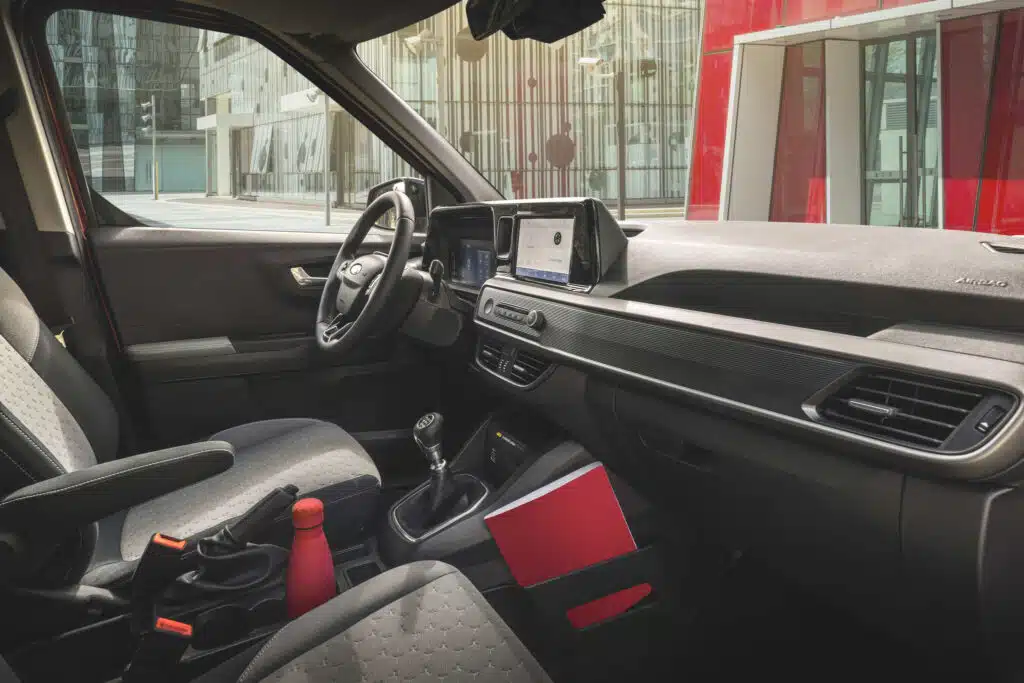 Ford e transit rouge 5 - ford e-transit courier 2023 : riche en nouveautés !