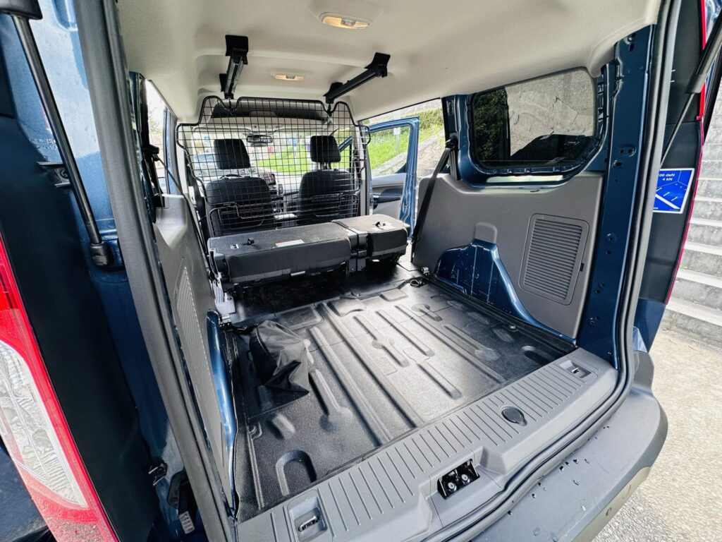 Ford transit connect 15 2 - essai ford transit connect kombi van : l'hyper polyvalent!