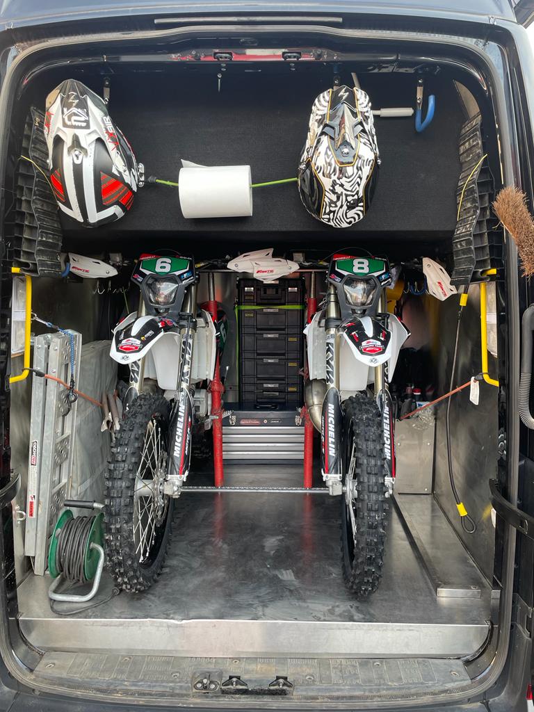 Processed 103d3743 c7cd 4f9e 962c 7ec20e021722 s6xacroe 1 - quand moto enduro et man tge font route ensemble!