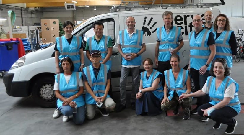 Servethecity - un toyota proace ev en aide aux personnes défavorisées