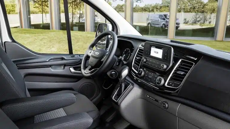 Ford transit custom interieur - guide complet du fourgon compact ford transit custom