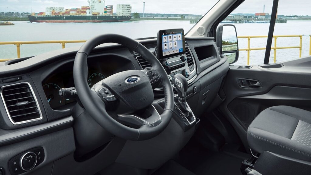 Ford transit interieur - guide complet du grand fourgon ford transit