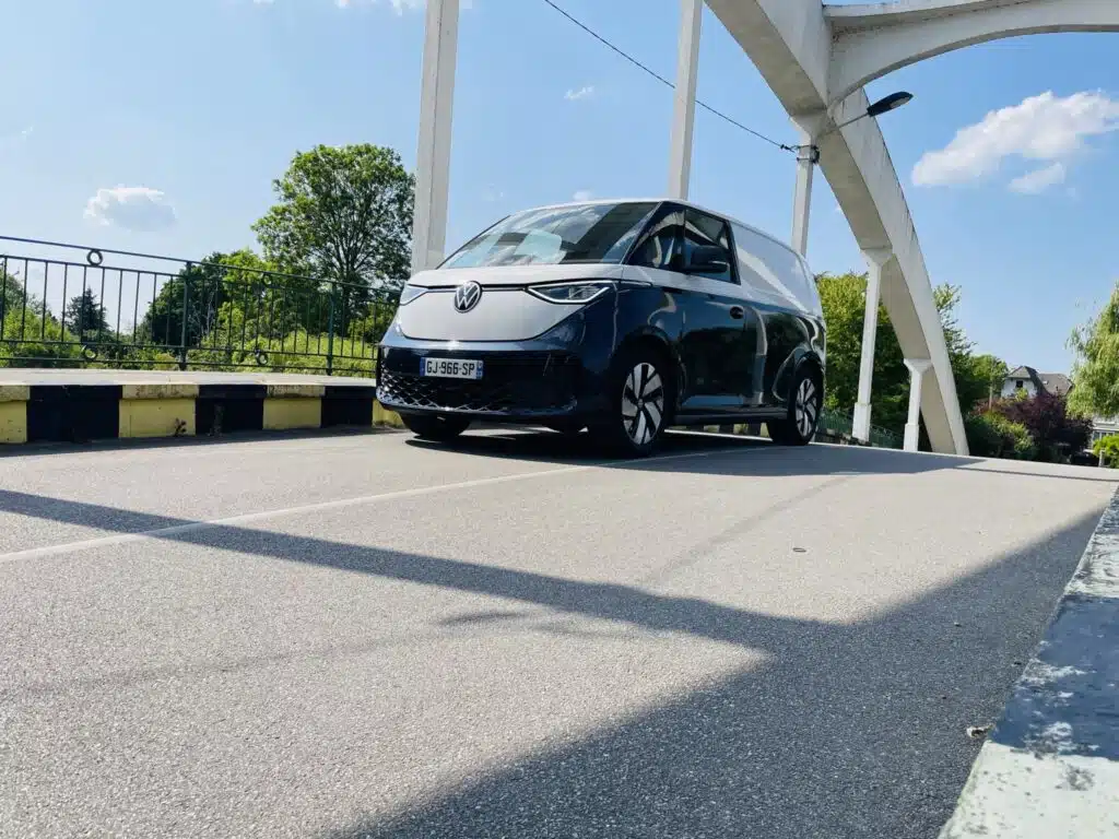 Id buzz cargo 6 - essai vw id buzz cargo : il fait tourner les têtes !