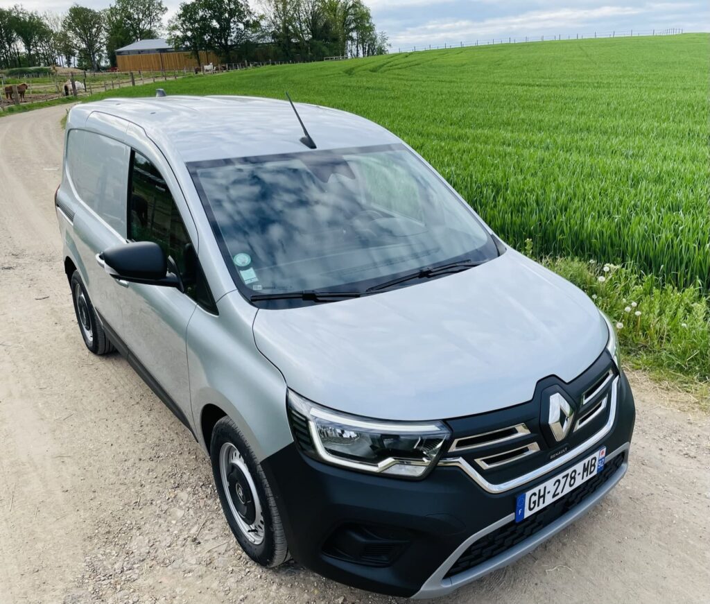 Kangoo van etech ev 12 - essai renault kangoo van e-tech : « sésame ouvre-toi »!