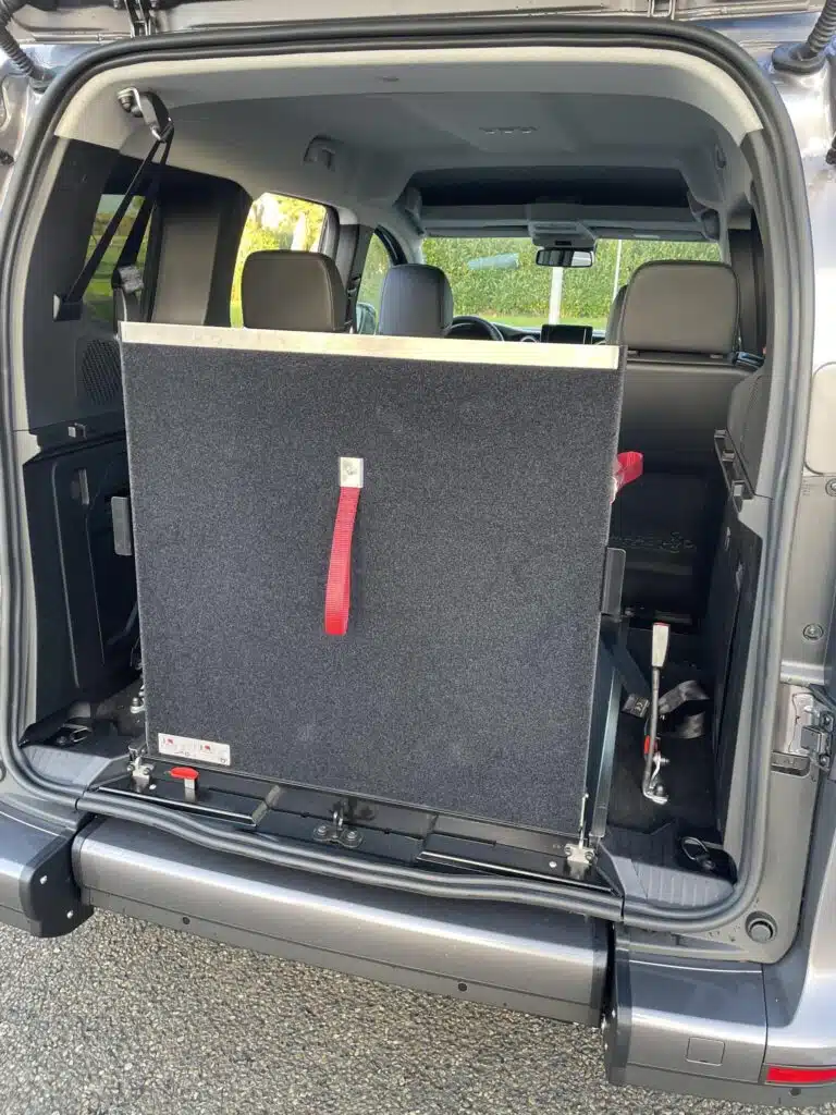 10 - mercedes classe t : transport de personnes à mobilité réduite