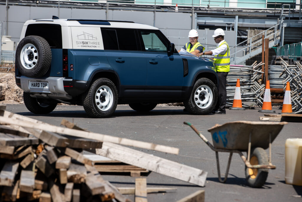 Lr def hard top 300620 01 - hard top : la version utilitaire du land rover defender!