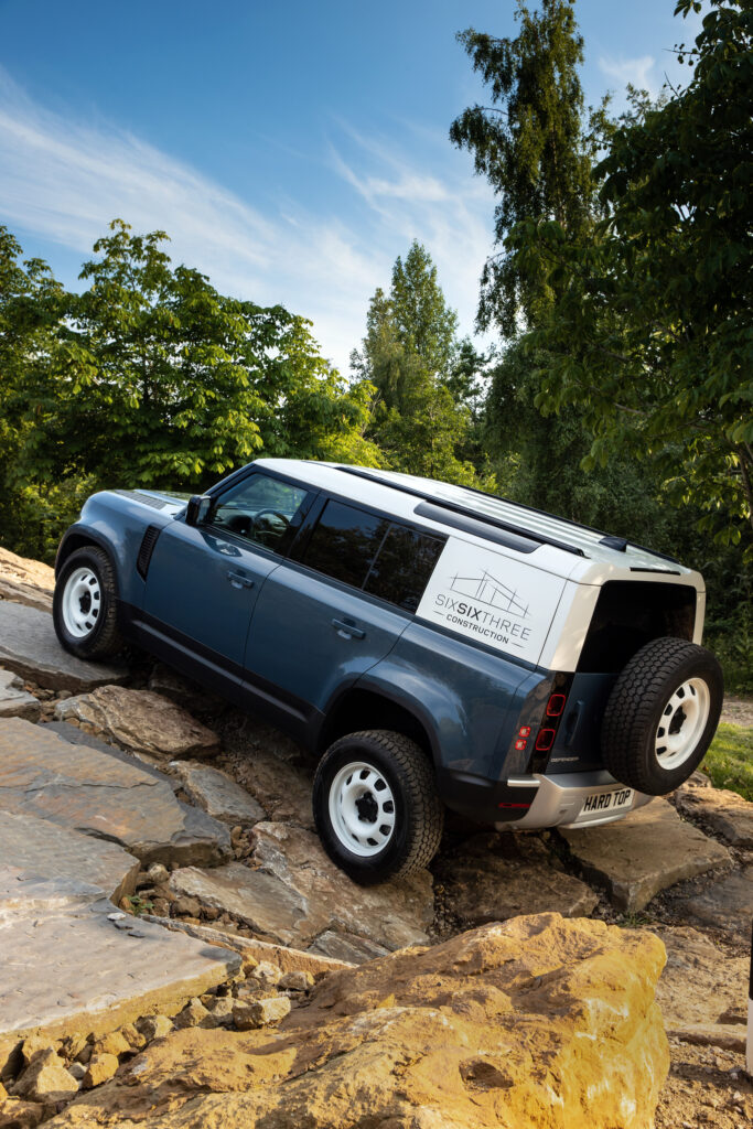 Lr def hard top 300620 08 - hard top : la version utilitaire du land rover defender!