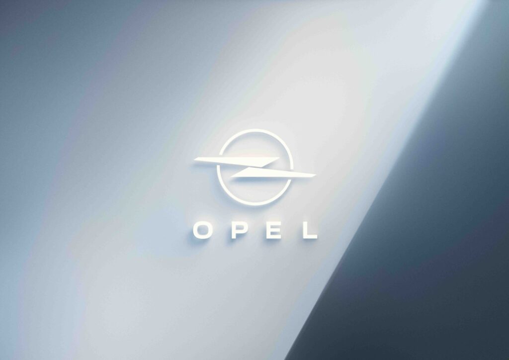 Opeldvoilelenouvelemblmeiconiqueblitz - un nouveau logo opel encore plus énergétique !