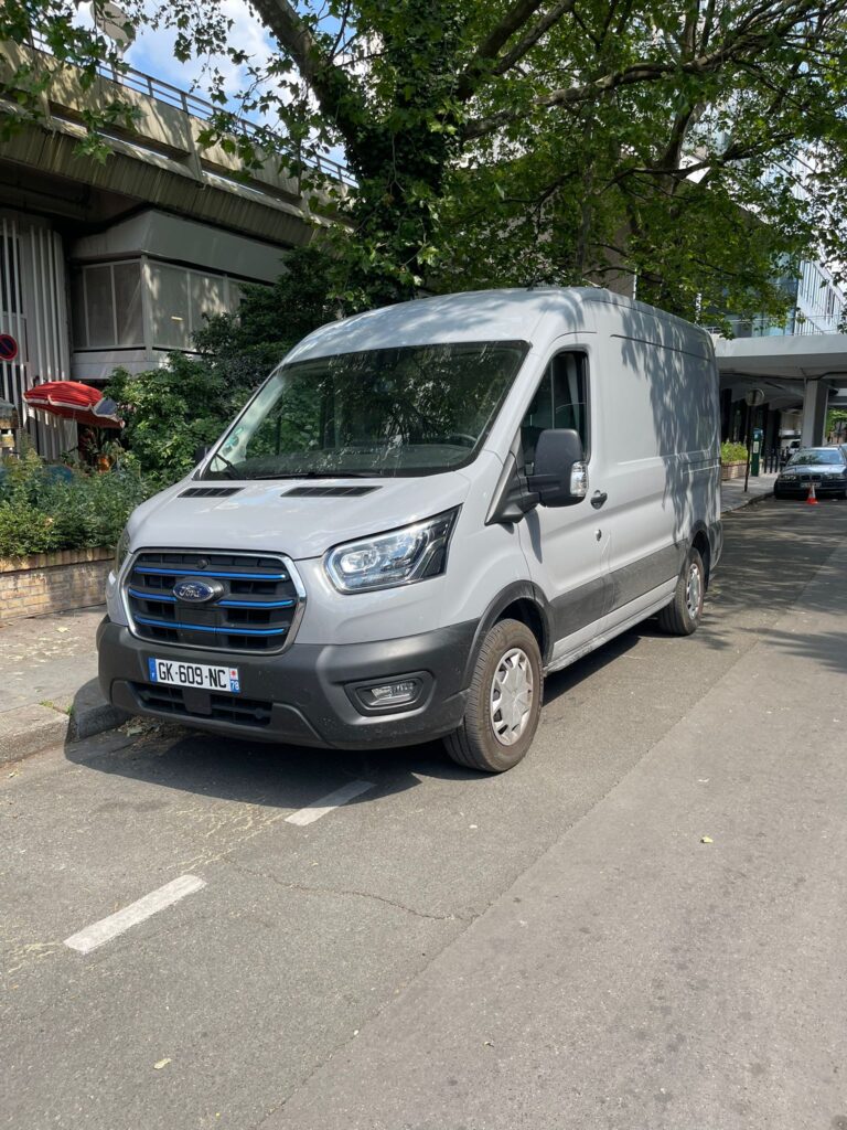 Cinema ford e transit 2 - ford e-transit : quand le vert s’invite aussi au cinéma!