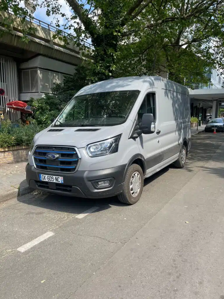 Cinema ford e transit 2 - ford e-transit, quand le vert s’invite aussi au cinéma!