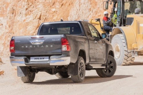 500 creacuteditphotodingo8 - toyota hilux : 55 bougies et une série spéciale héritage