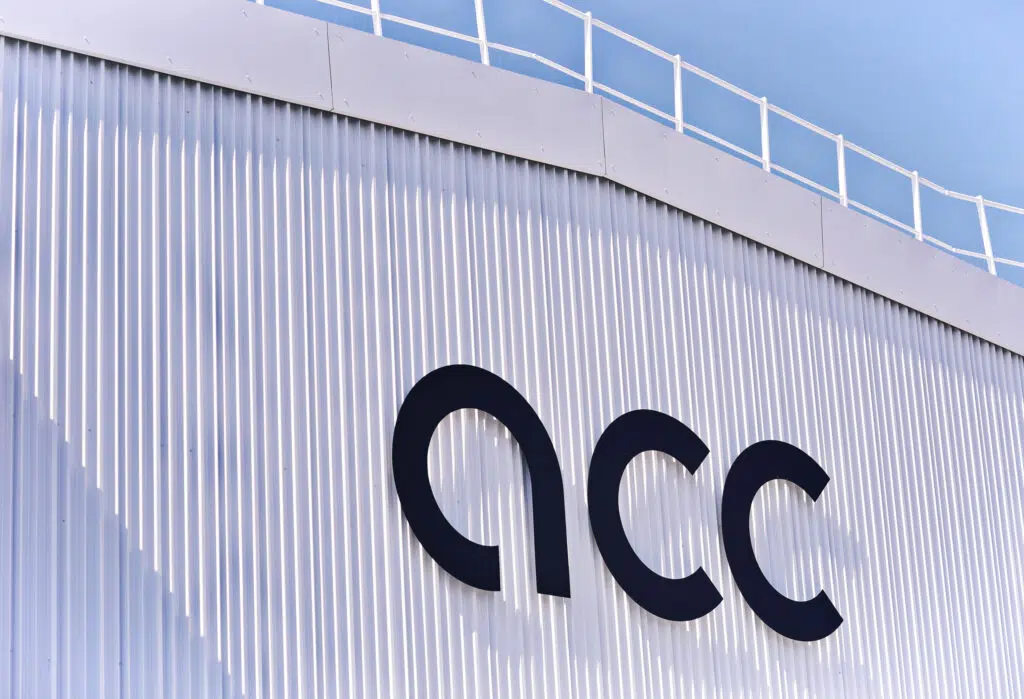 Acc bruges facade 1 - gigafactory acc : la production de batteries en plein essor