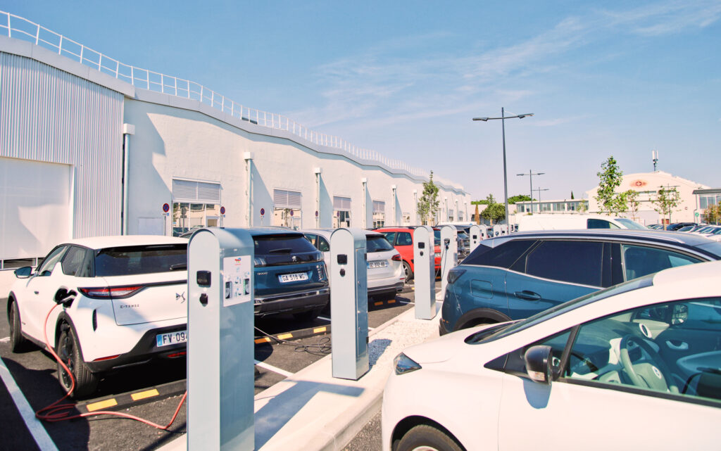 Parking bruges bornesvoitures - gigafactory acc : la production de batteries en plein essor