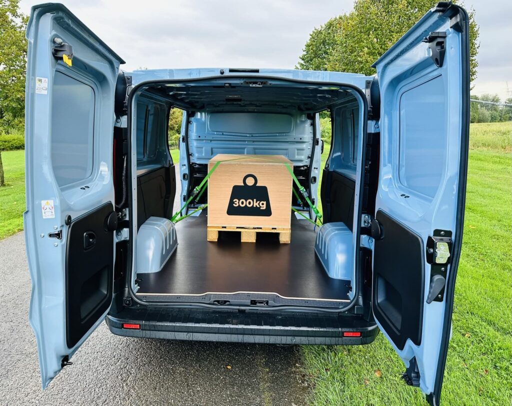 Renault trafic van e tech 16 - essai renault trafic van e-tech electric : il a tout pour lui !