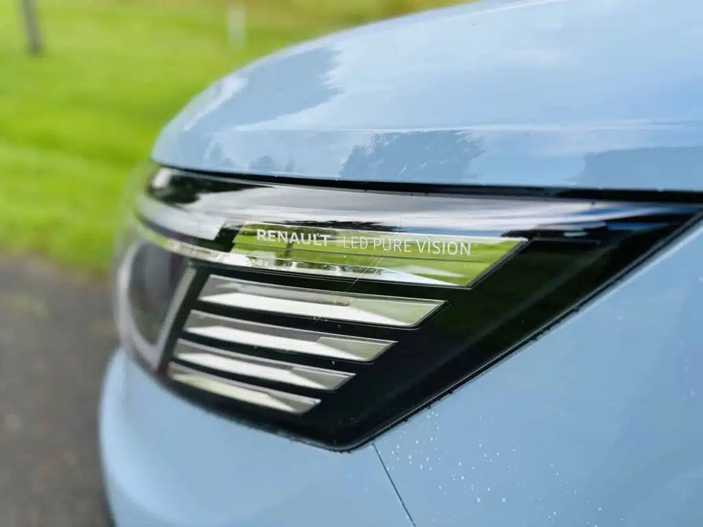 Renault trafic van e tech 20 - essai renault trafic van e-tech electric : il a tout pour lui !