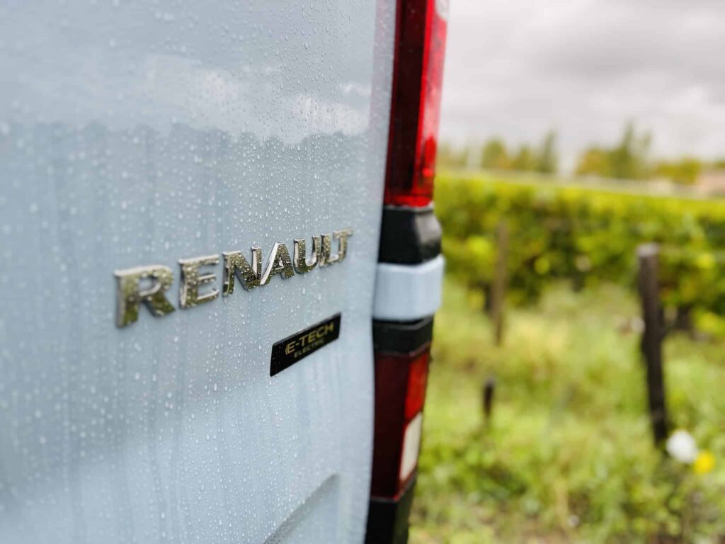 Renault trafic van e tech 4 - essai renault trafic van e-tech electric : il a tout pour lui !