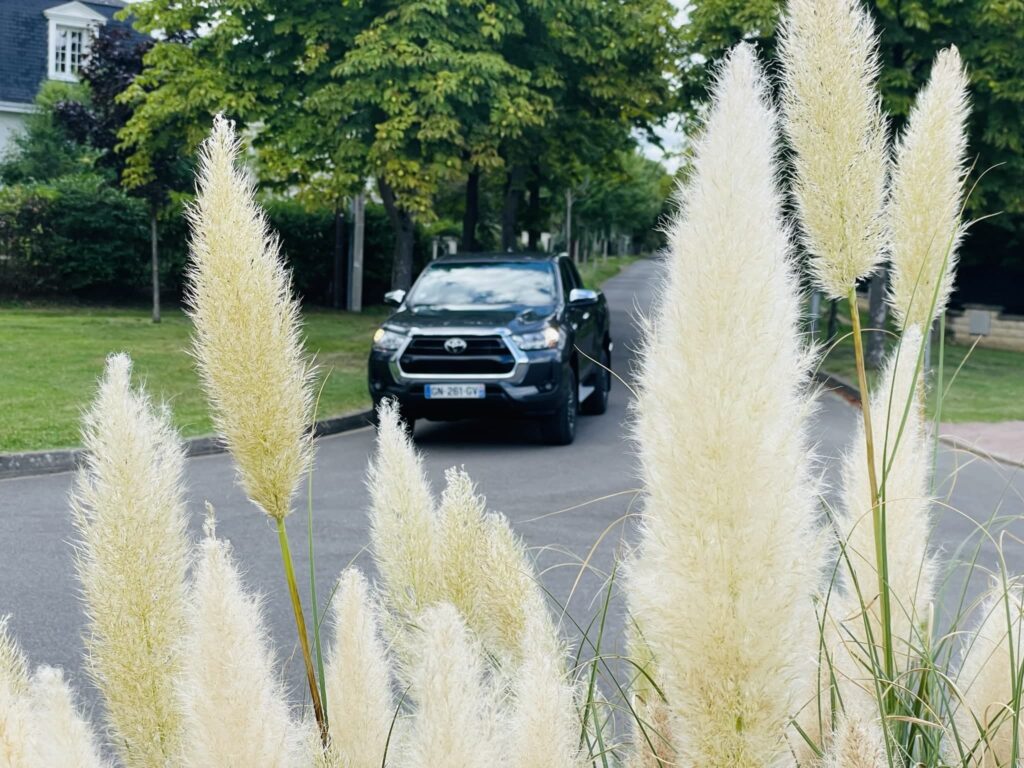 Toyota hilux 18 - essai toyota hilux : le roi des pick-ups !