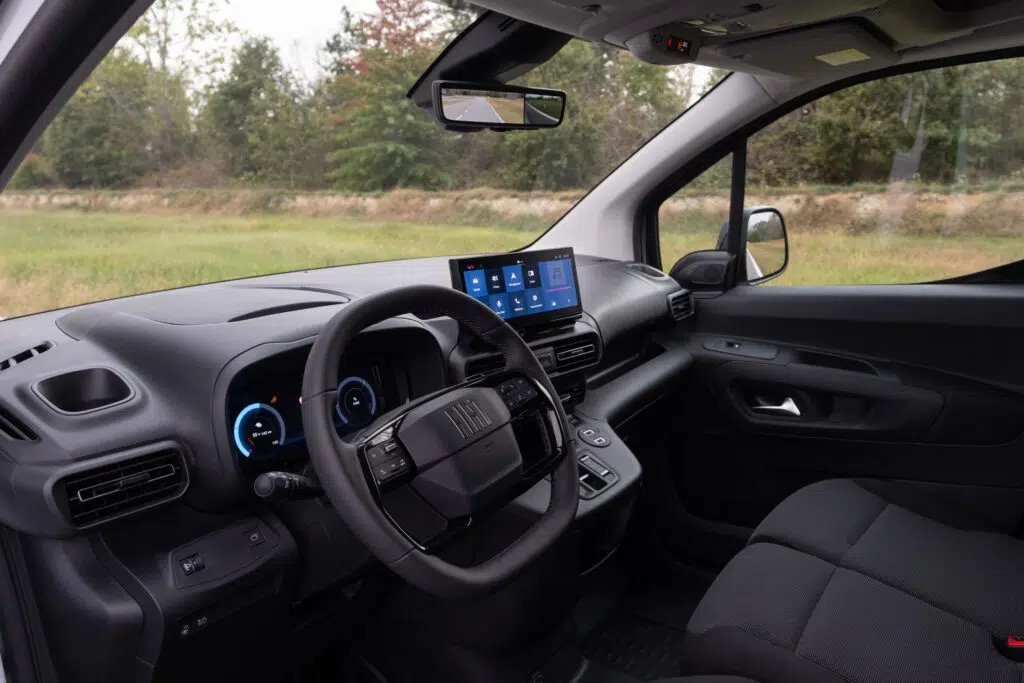 Fiatprofessionaldobl interiors - fiat professional renouvelle ses doblò, scudo et ducato