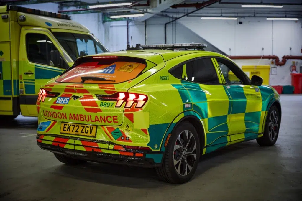 2023 london ambulance 95a5995 - quand les ambulanciers roulent en ford mustang mach-e
