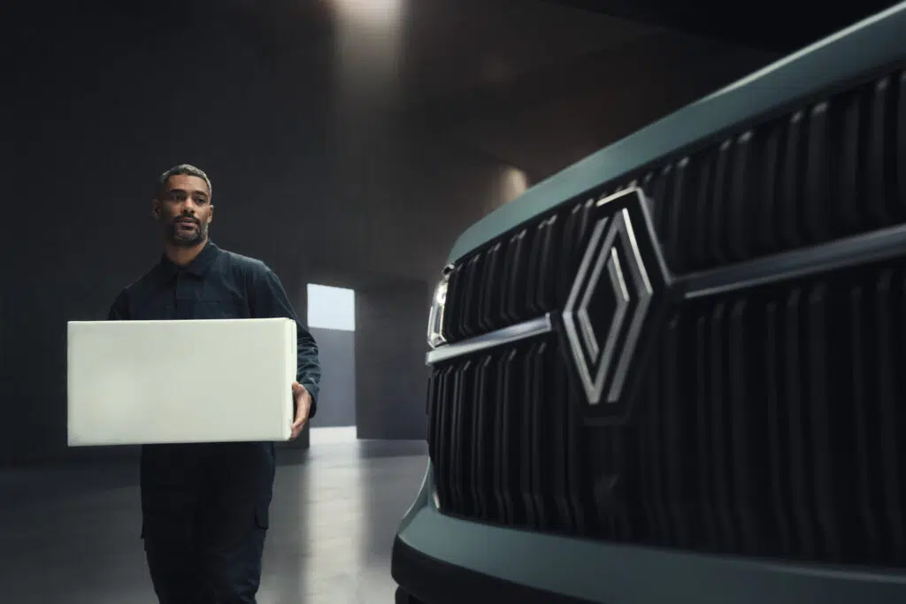 Nouveau renault master 1 - le nouveau renault master fait sa pub sous le vent!