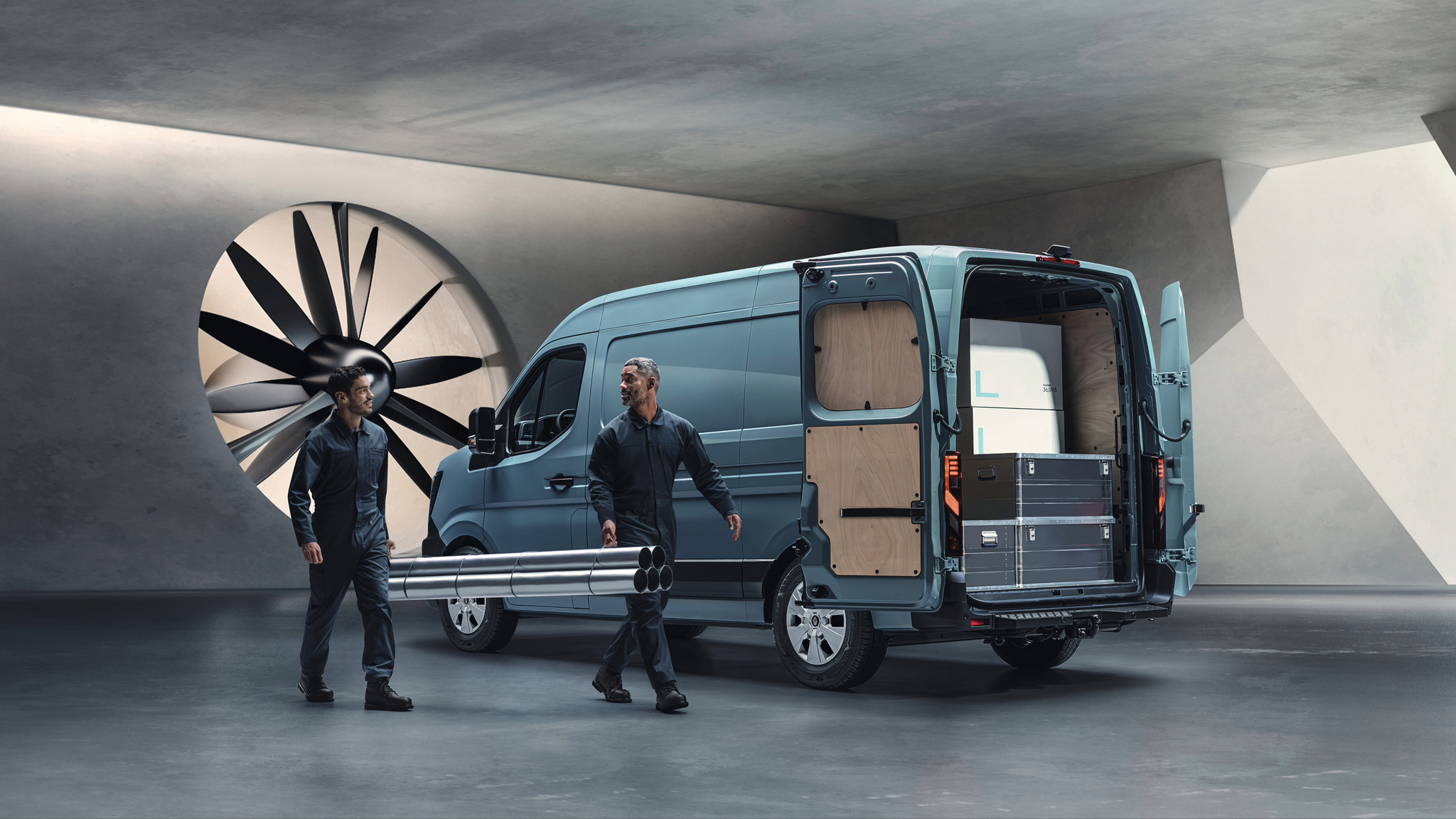 Le nouveau renault master fait sa pub sous le vent!