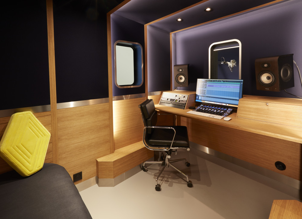 R dam 1507773 1696862771 - retour sur la construction du soundtruck de renault