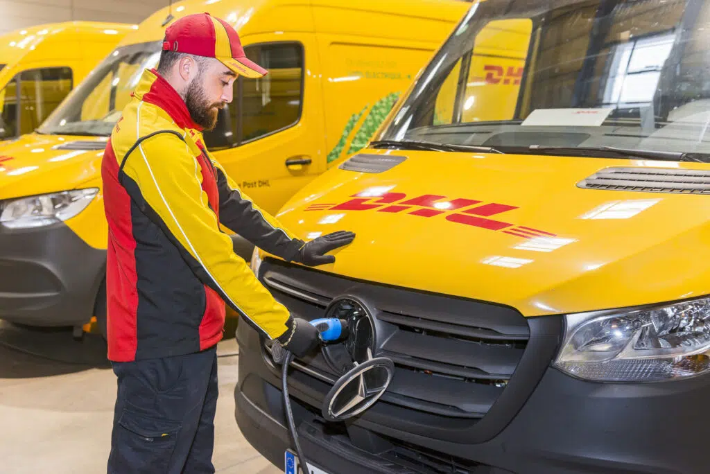 Dhlmercedesesprinter. Copyo. Bos273 - 100 mercedes esprinter dans la flotte de dhl express france