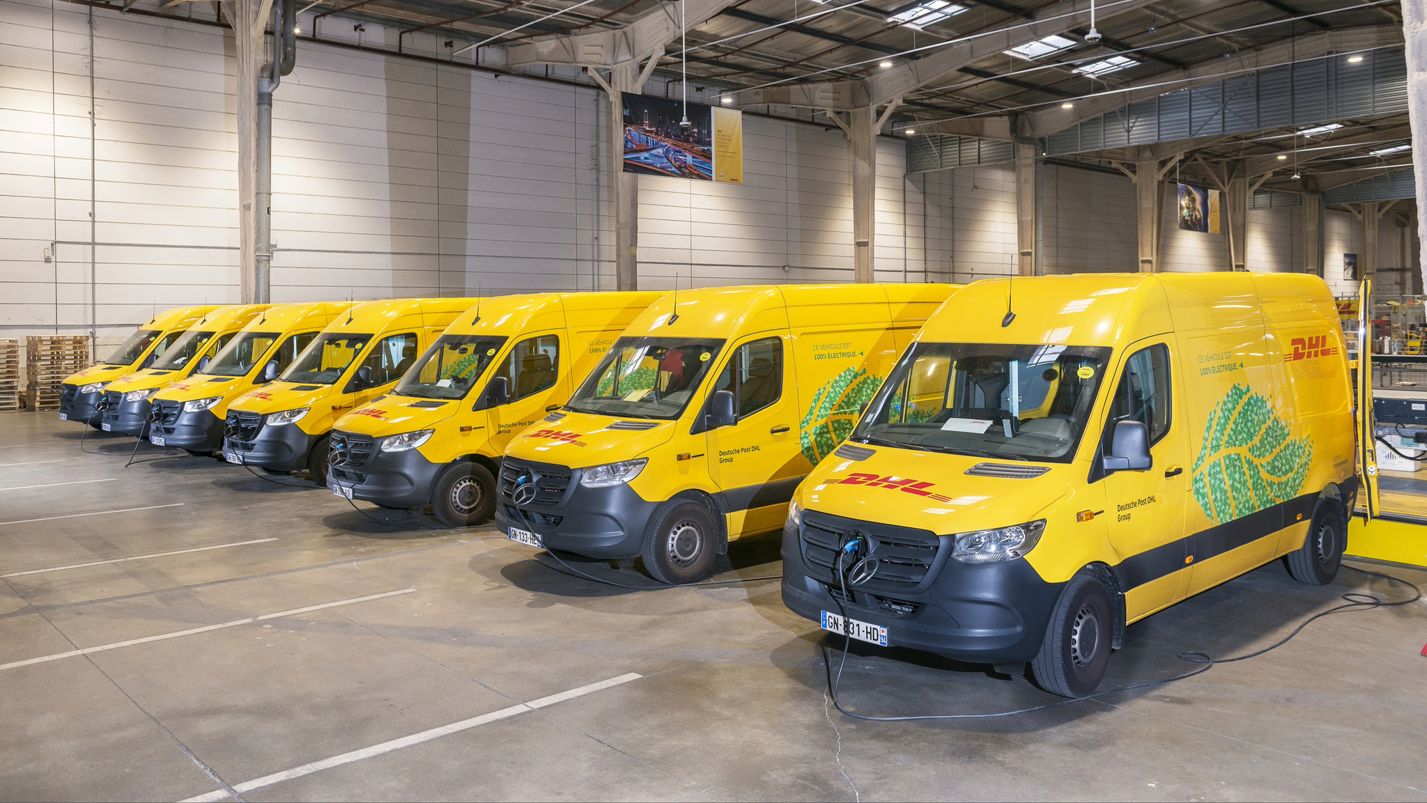 100 mercedes esprinter dans la flotte de dhl express france