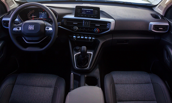 Interieur desk - nouveau pick-up fiat titano : pour le brésil et l’algérie