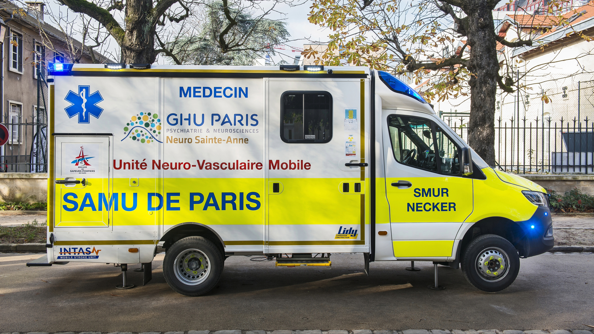 Le mercedes sprinter en mode unité neurovasculaire mobile