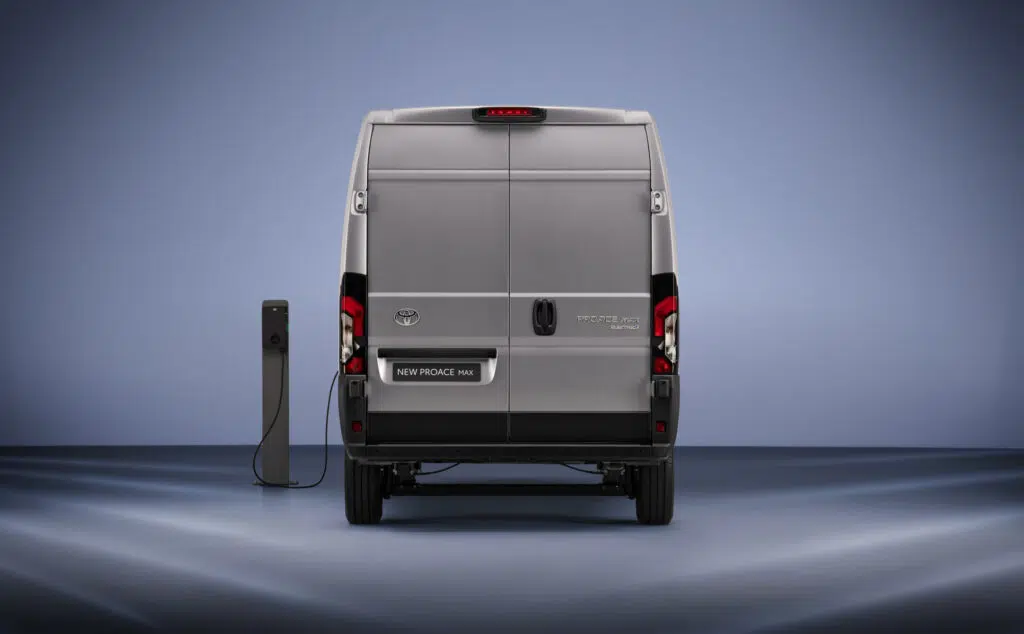 2023 proace max ext 06 1 - toyota motor europe et toyota professional : ventes record