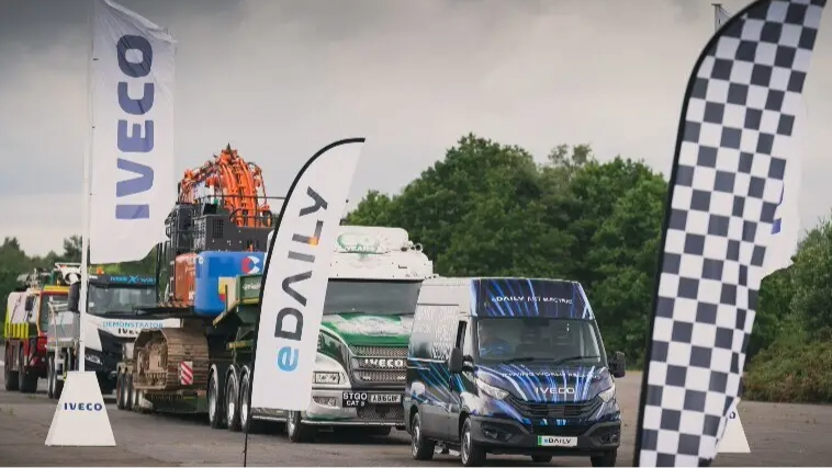 L’iveco edaily tracte 153t et entre dans le livre des records