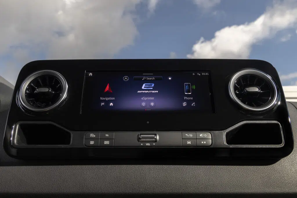 Esprinter newport 69 - le nouveau mercedes-benz esprinter prend la route