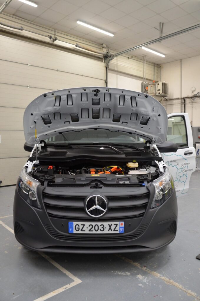 2025janv remiseclefmercedes3 - sav mercedes vu : des actions de mécénat pour l’apprentissage
