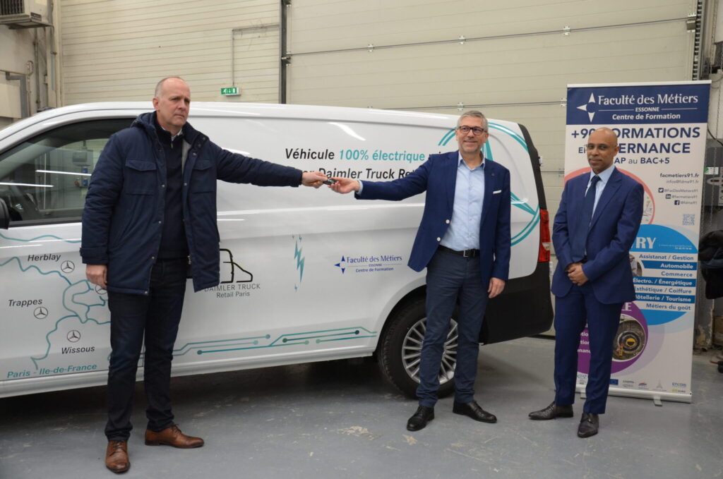 2025janv remiseclefmercedes36 - sav mercedes vu : des actions de mécénat pour l’apprentissage