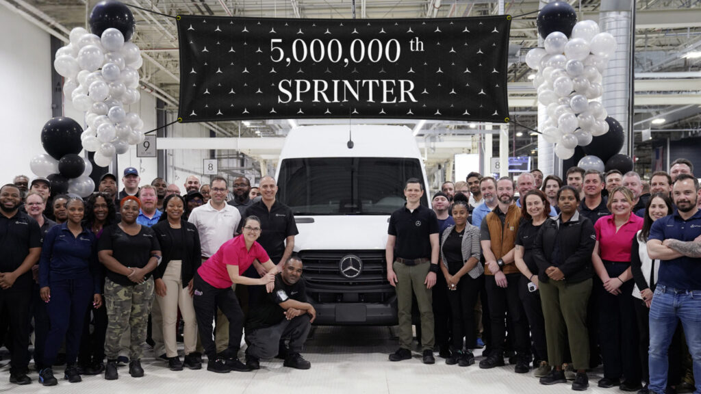 25c0088 001 - déjà 5 millions de mercedes sprinter produits !